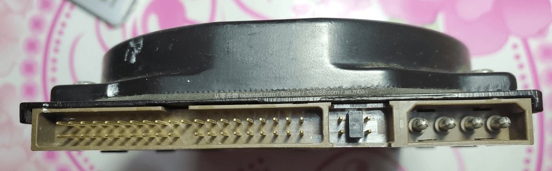 1996 年日本富士通 1.28GB 硬盘拆解 拆机 - 第3张图片 | 細水長流 1996 年日本富士通 1.28GB 硬盘拆解 拆机 - 第3张图片